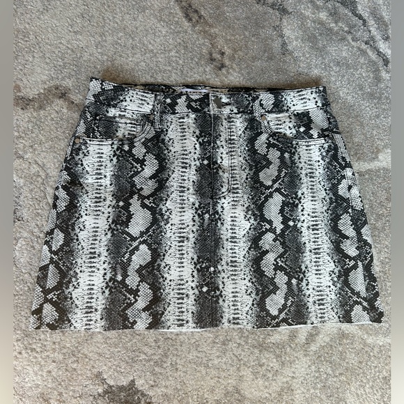 Snake print mini skirt - Picture 1 of 4